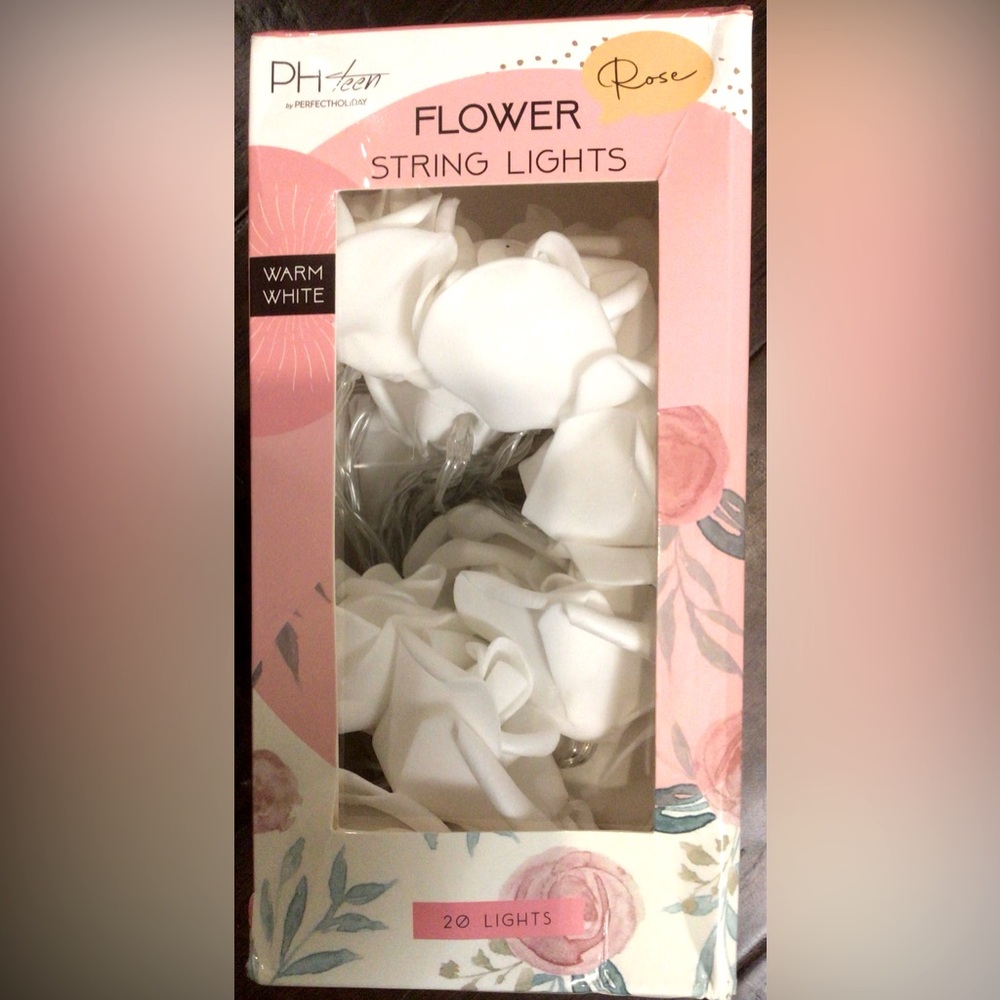 Rose Flower String Lights Battery Operated.
20 Warm White LED lights. 9ft long.